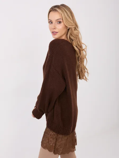 Oversize sweter z wykończeniem z subtelnej koronki