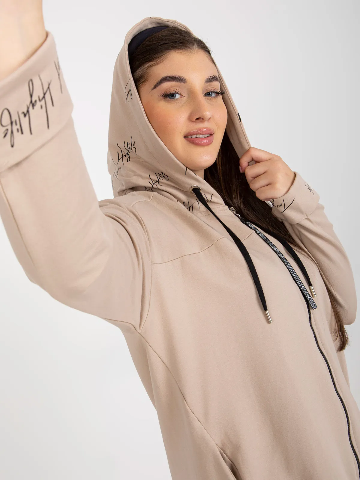 Ciemnozielona rozpinana bluza plus size z napisami - zdjęcie 5