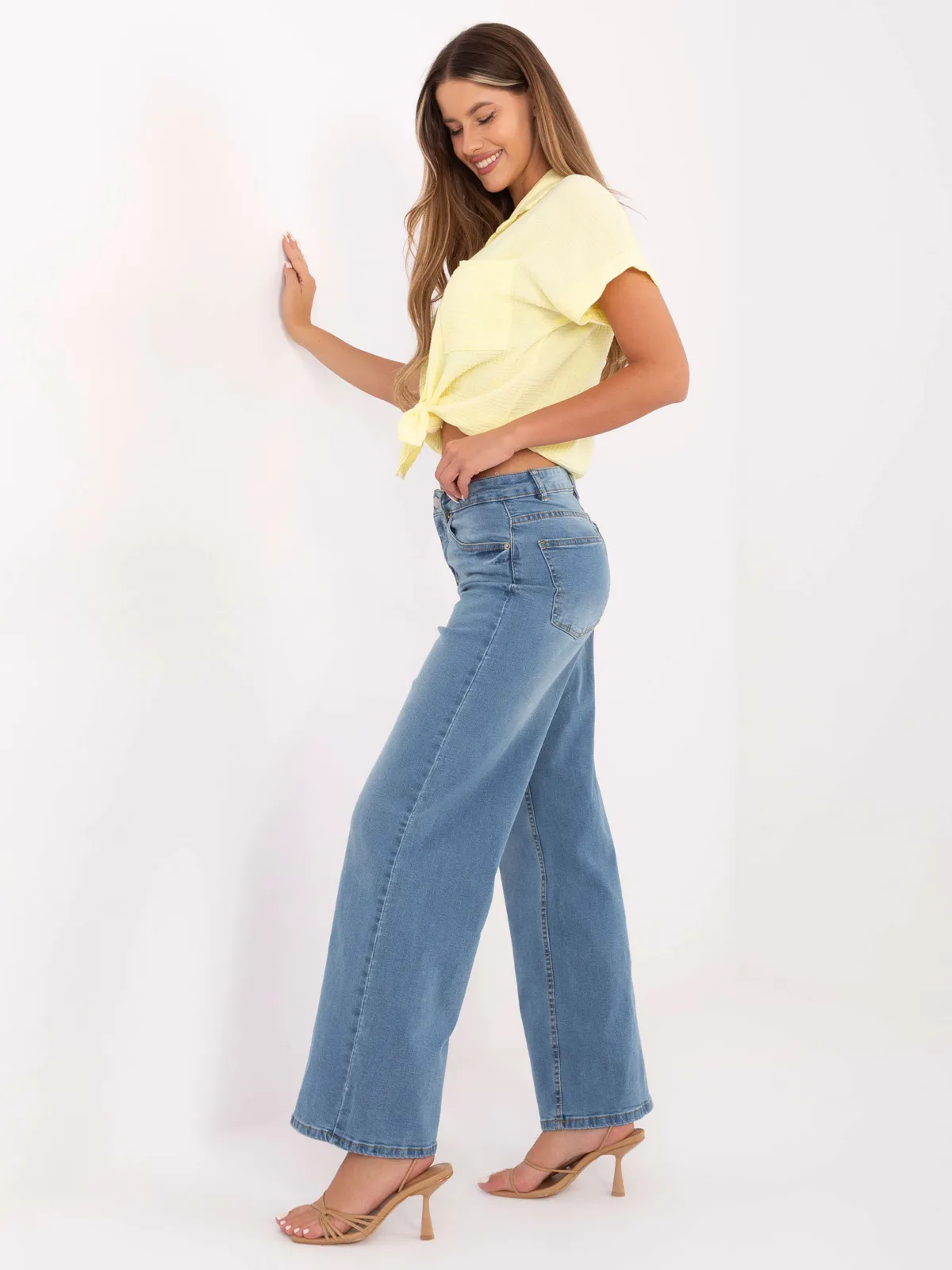 Klasyczne spodnie jeansowe o kroju wide leg - zdjęcie 5