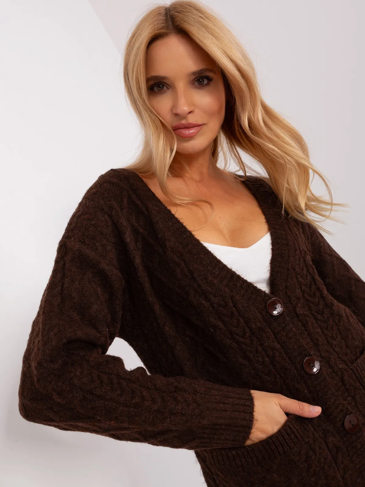 Khaki sweter dzianinowy na guziki - zdjęcie 4
