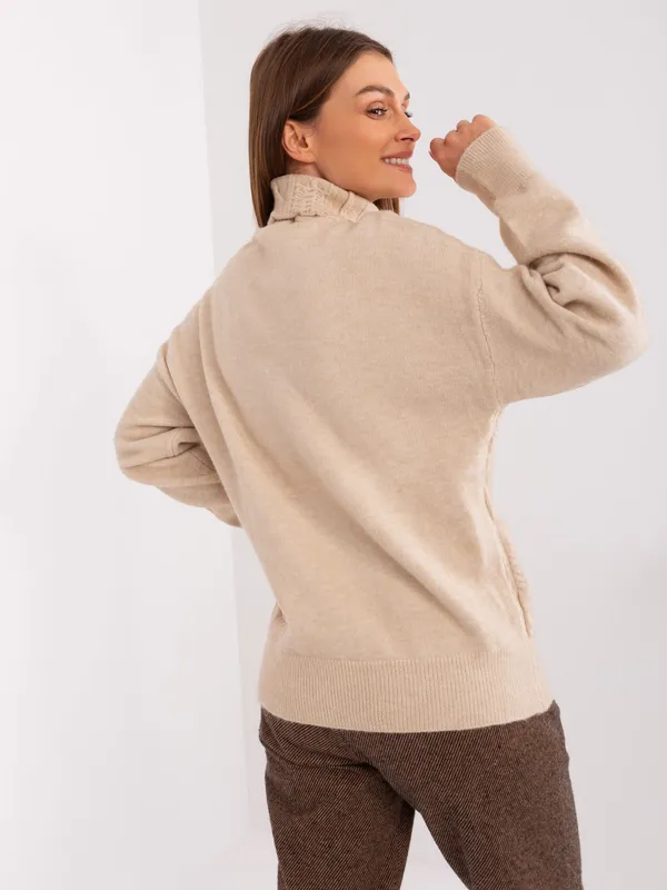 Oversize sweter z golfem i warkoczowym splotem