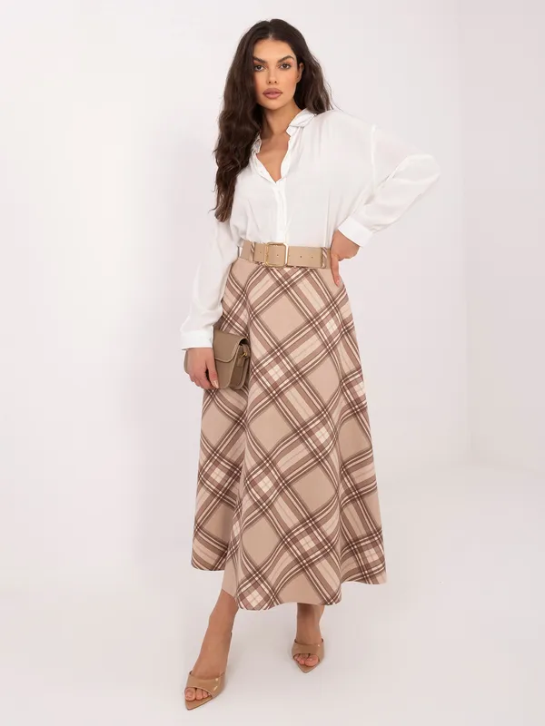 Rozkloszowana spódnica midi w kratę z paskiem