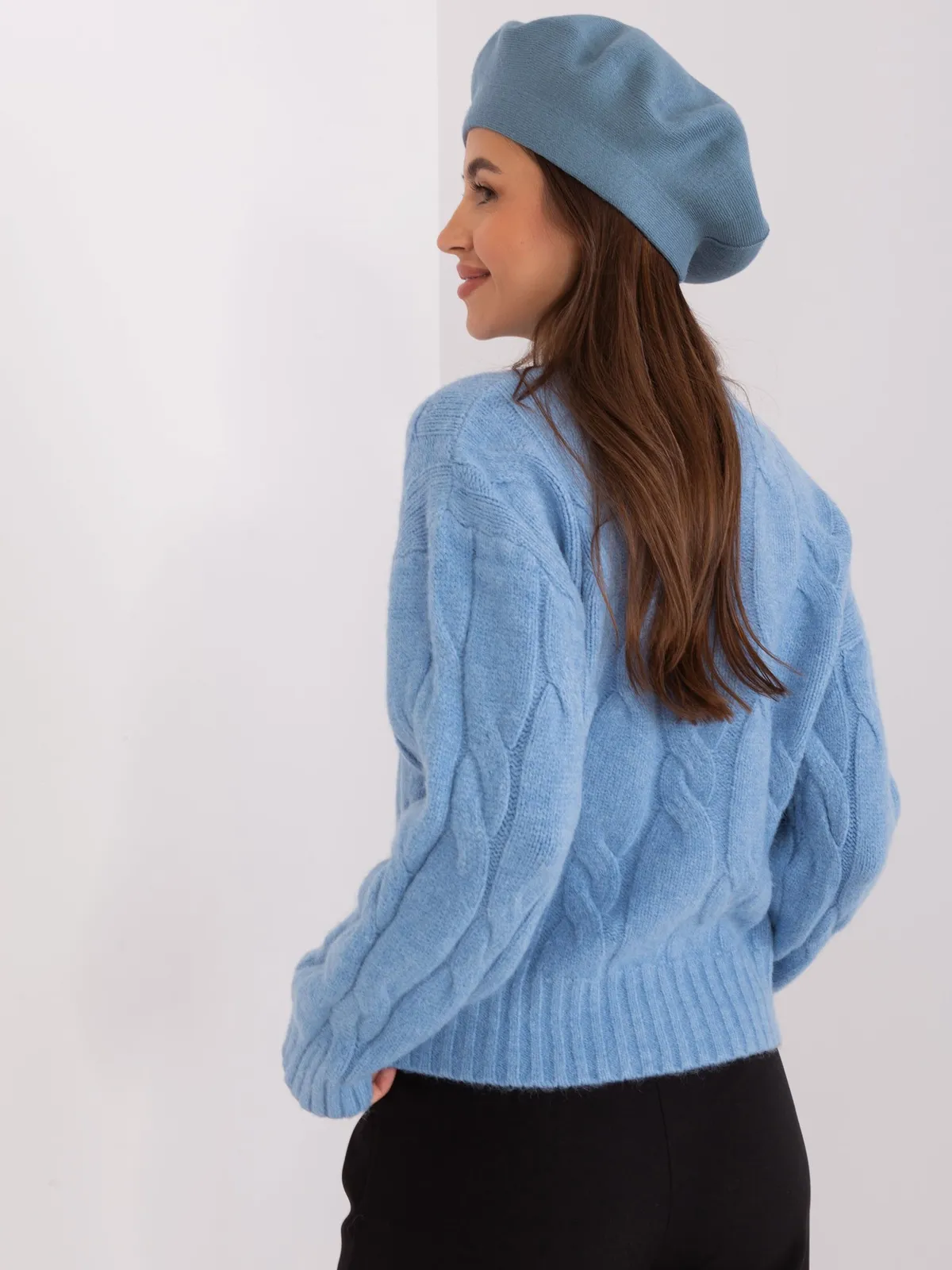 Turkusowy beret zimowy damski - zdjęcie 1
