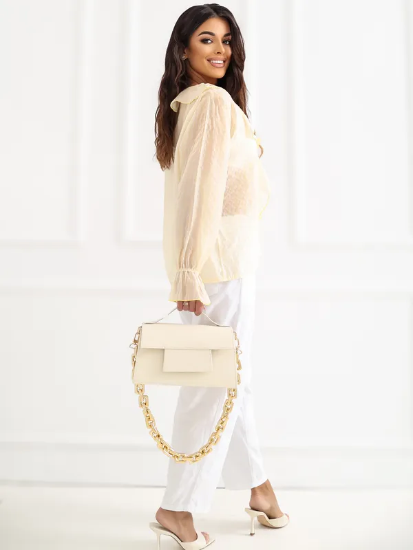 Koszula z ozdobnym kołnierzem i bufkami