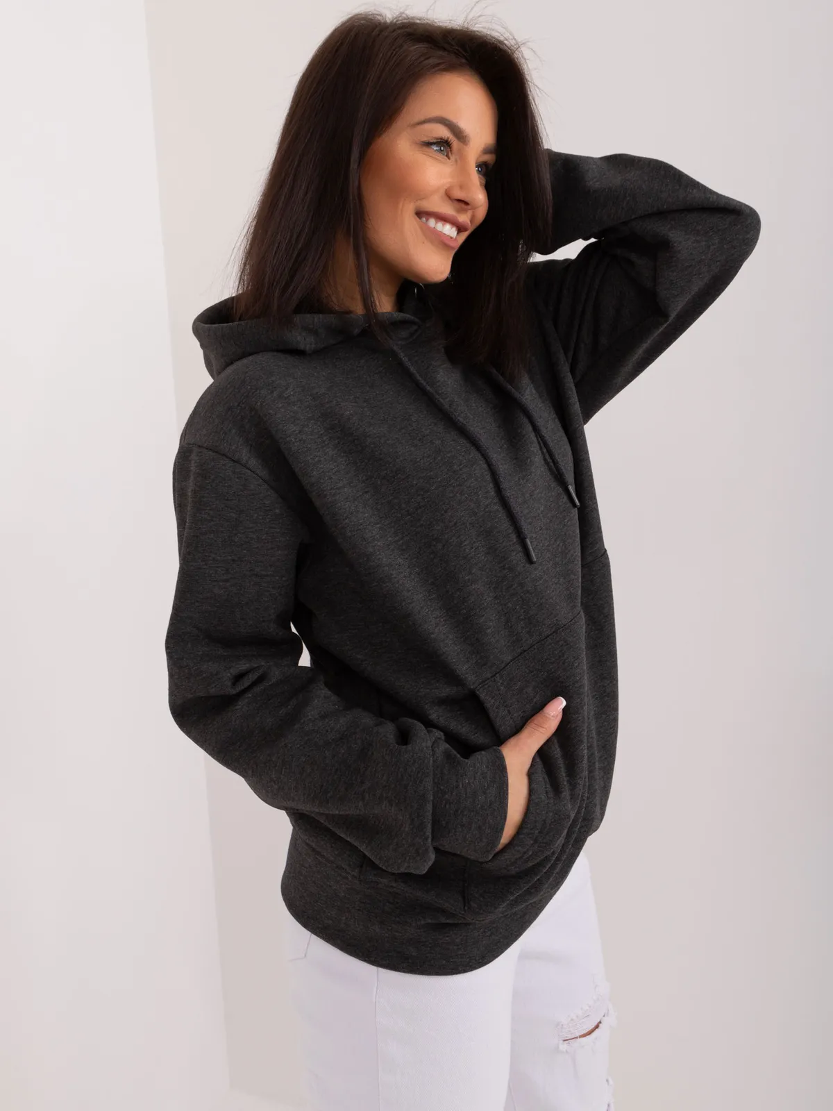 Wygodna bluza oversize z kapturem i kieszenią - zdjęcie 1