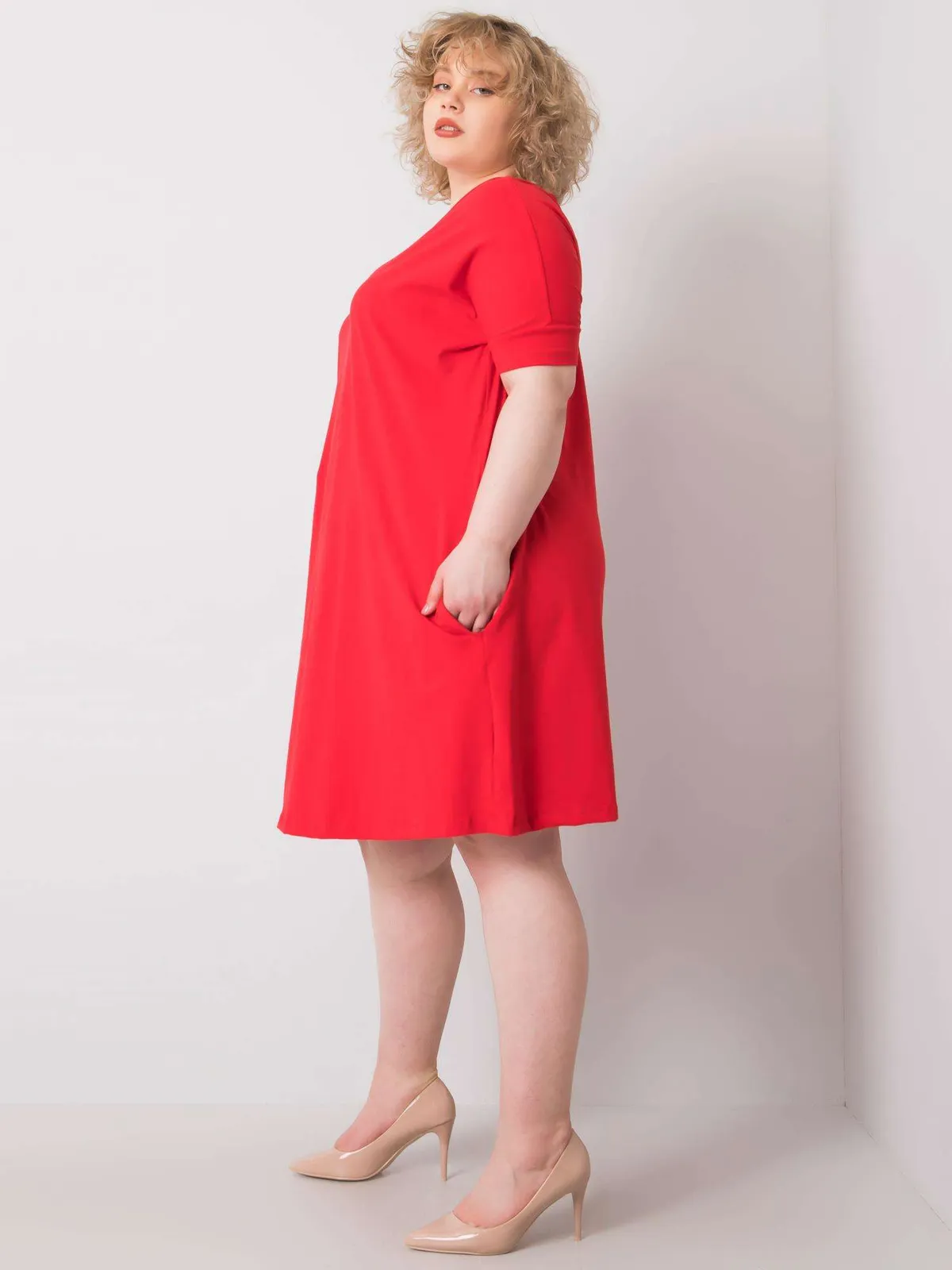 Bordowa luźna sukienka plus size - zdjęcie 2
