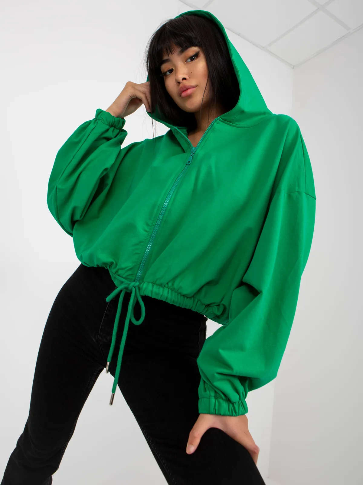 Szara melanżowa krotka bluza basic ze ściągaczem RUE PARIS - zdjęcie 3