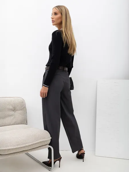 Dopasowany sweter z kołnierzykiem w stylu polo