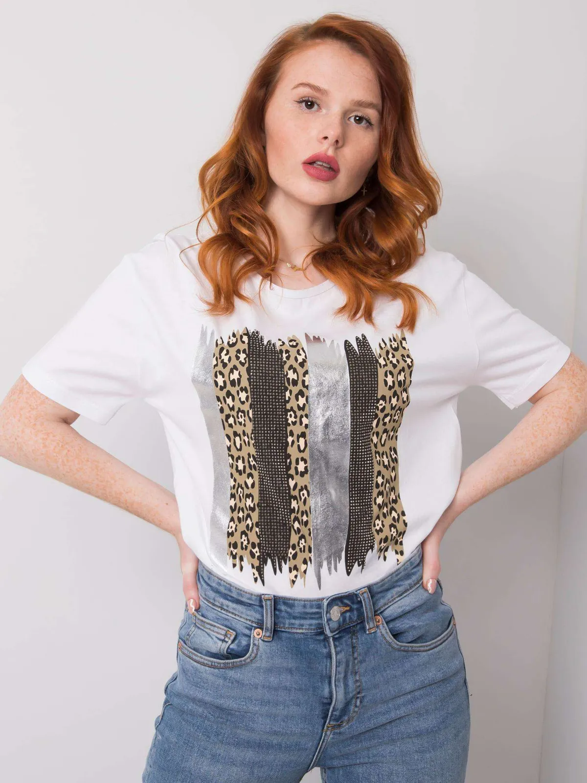 Biały bawełniany t-shirt z nadrukiem - zdjęcie 3