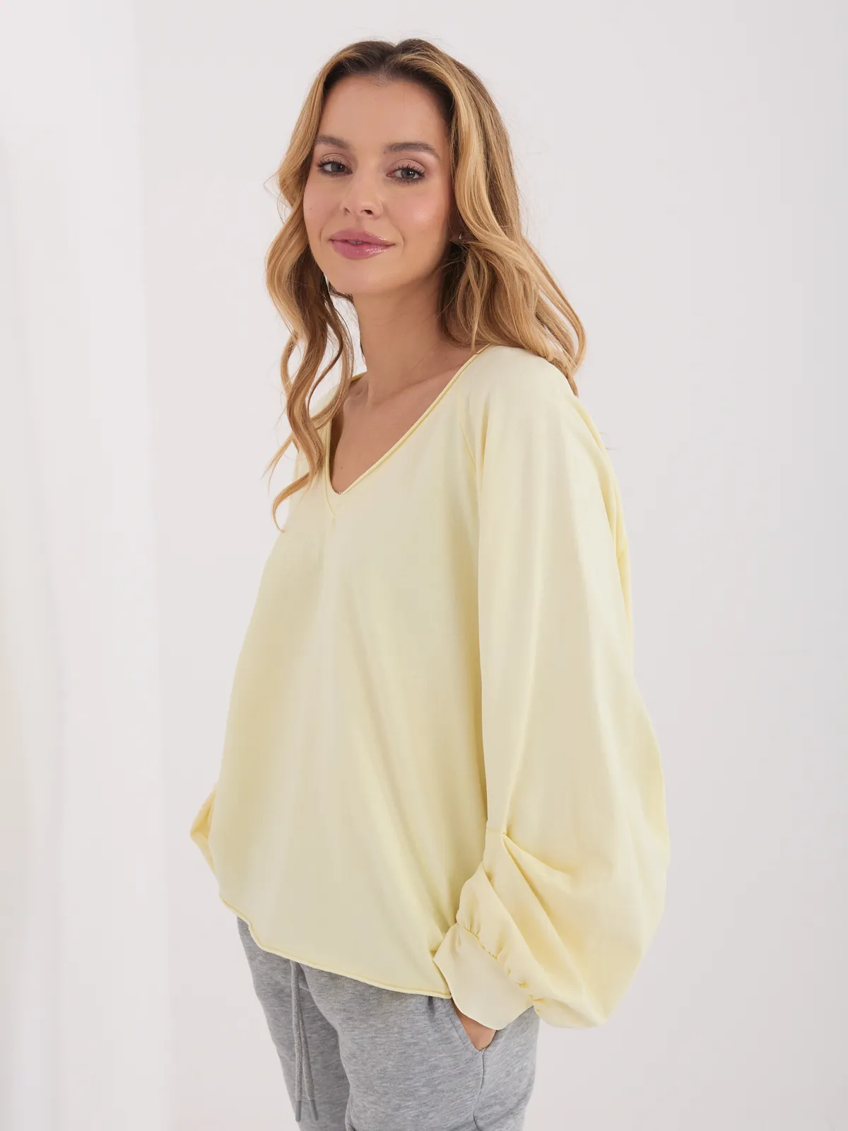 Casualowa bluzka oversize z szerokimi rękawami - zdjęcie 1