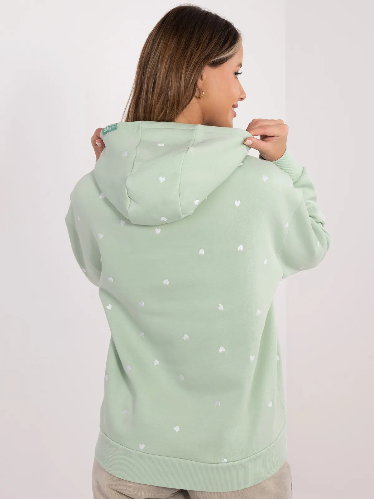 Bluza oversize z kapturem w serca - zdjęcie 2