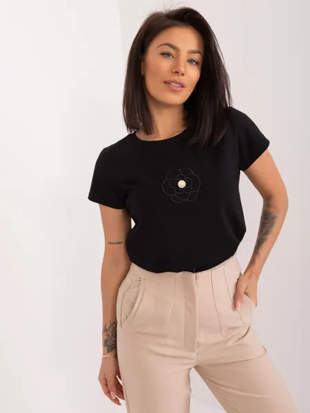 Klasyczny T-shirt z ozdobną aplikacją kwiatową