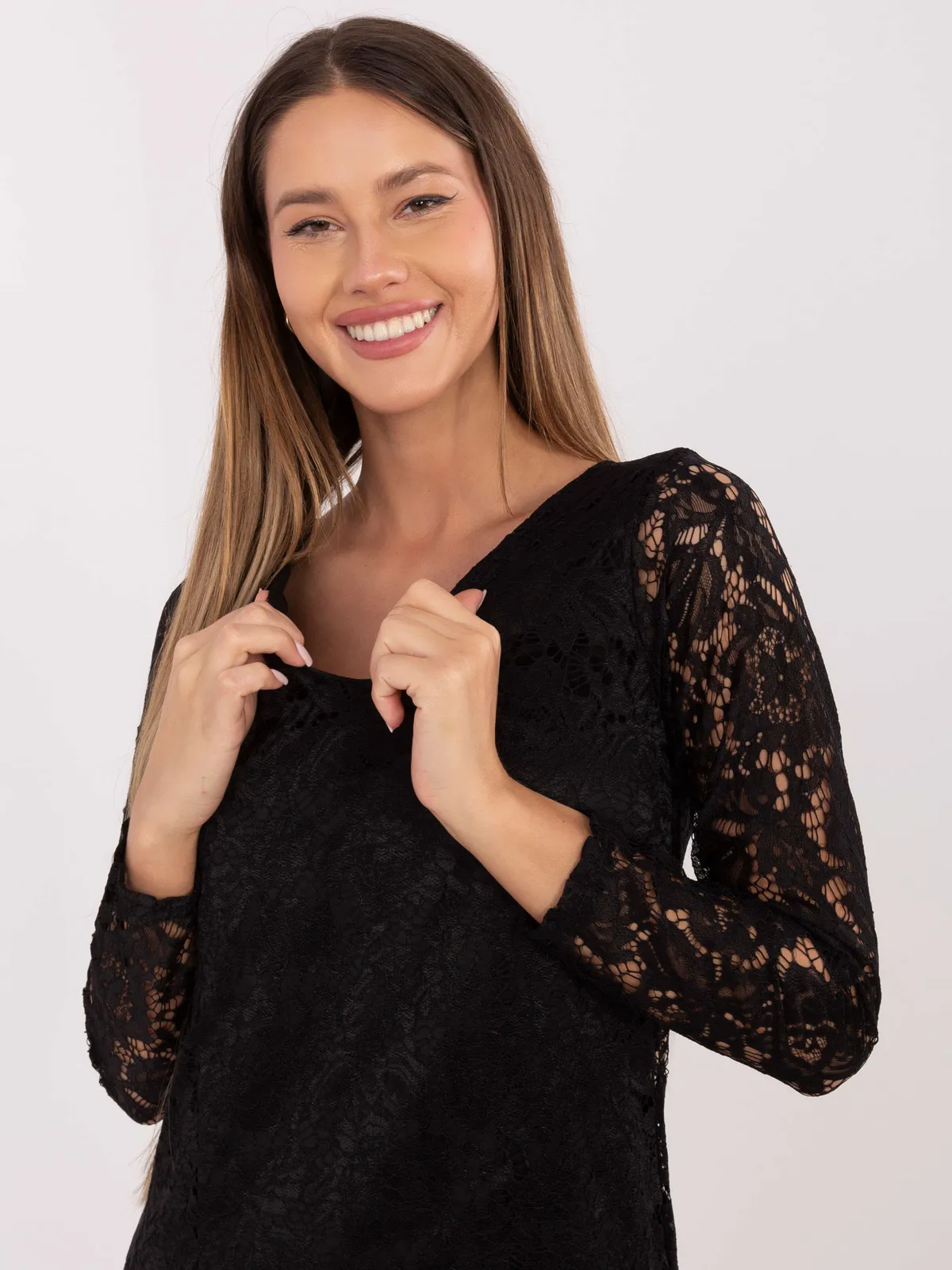 Koronkowa sukienka wizytowa o kroju midi - zdjęcie 1