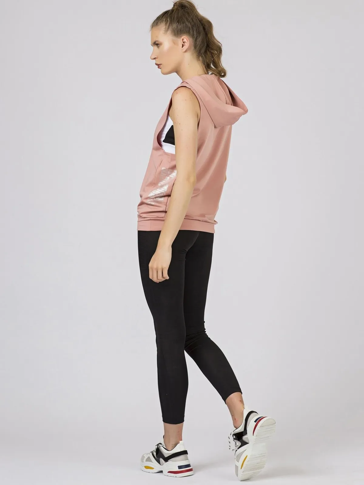 TOMMY LIFE Biała bluza z kapturem - zdjęcie 5