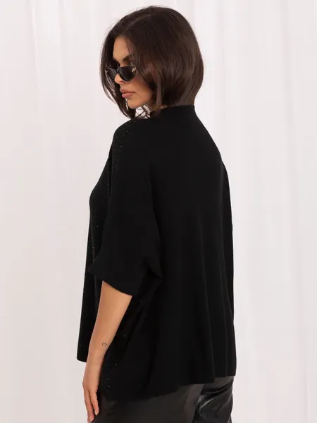 Sweter oversize z półgolfem i delikatnymi cyrkoniami