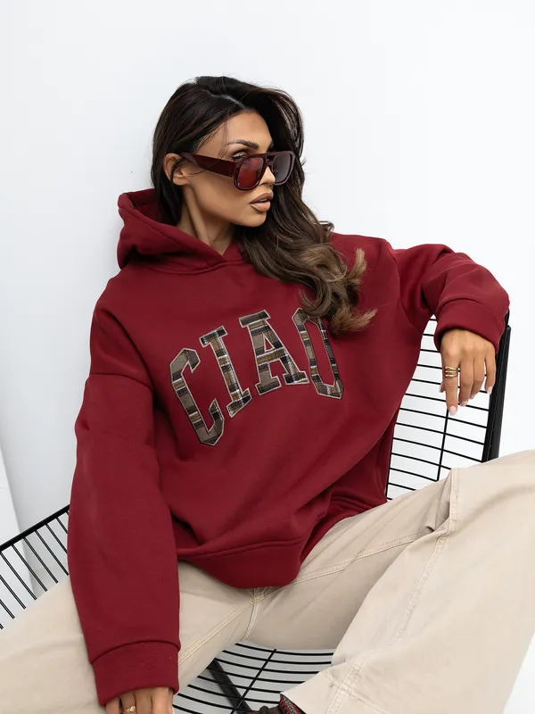 Oversize bluza z kapturem i nadrukiem typu varsity