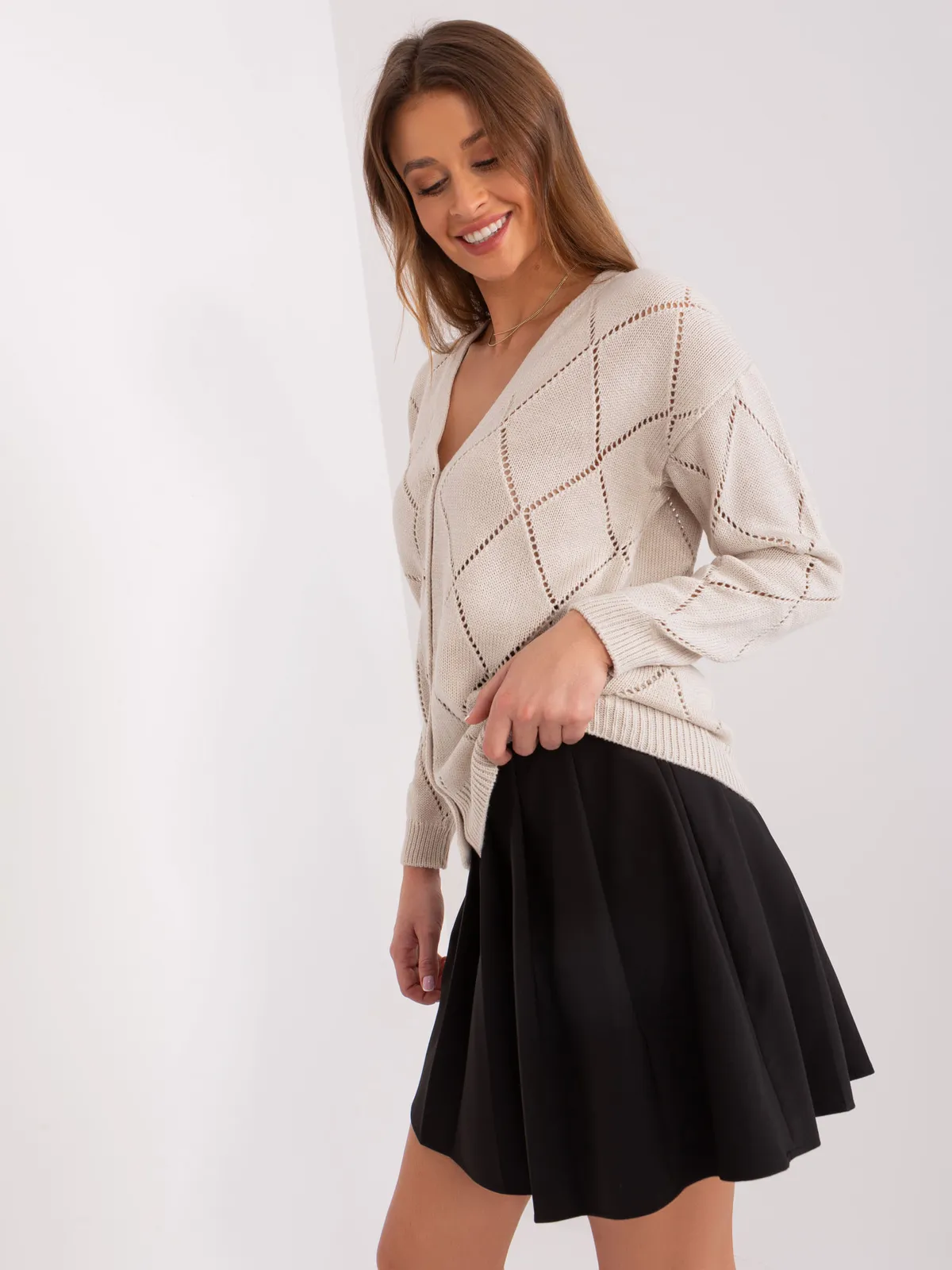 Kardigan ażurowy o kroju oversize z guzikami - zdjęcie 1