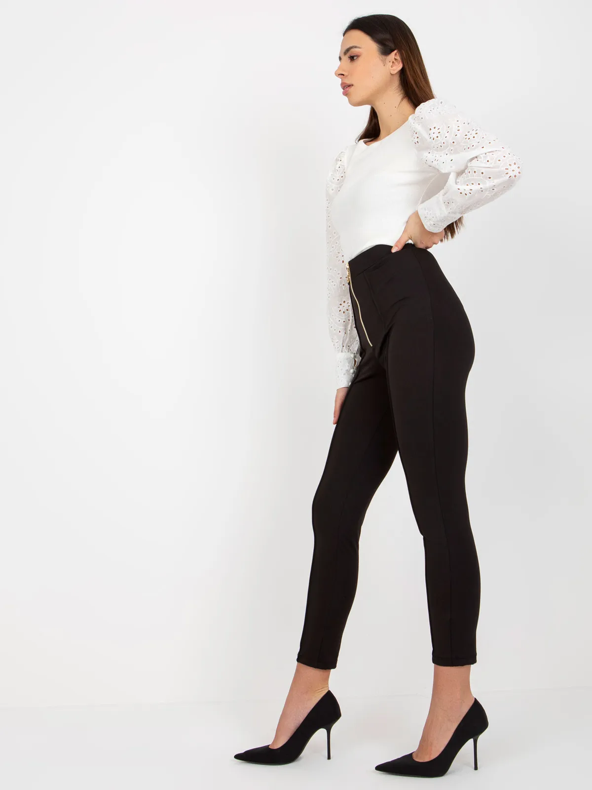 Czarne legginsy eleganckie z zamkiem OCH BELLA - zdjęcie 4