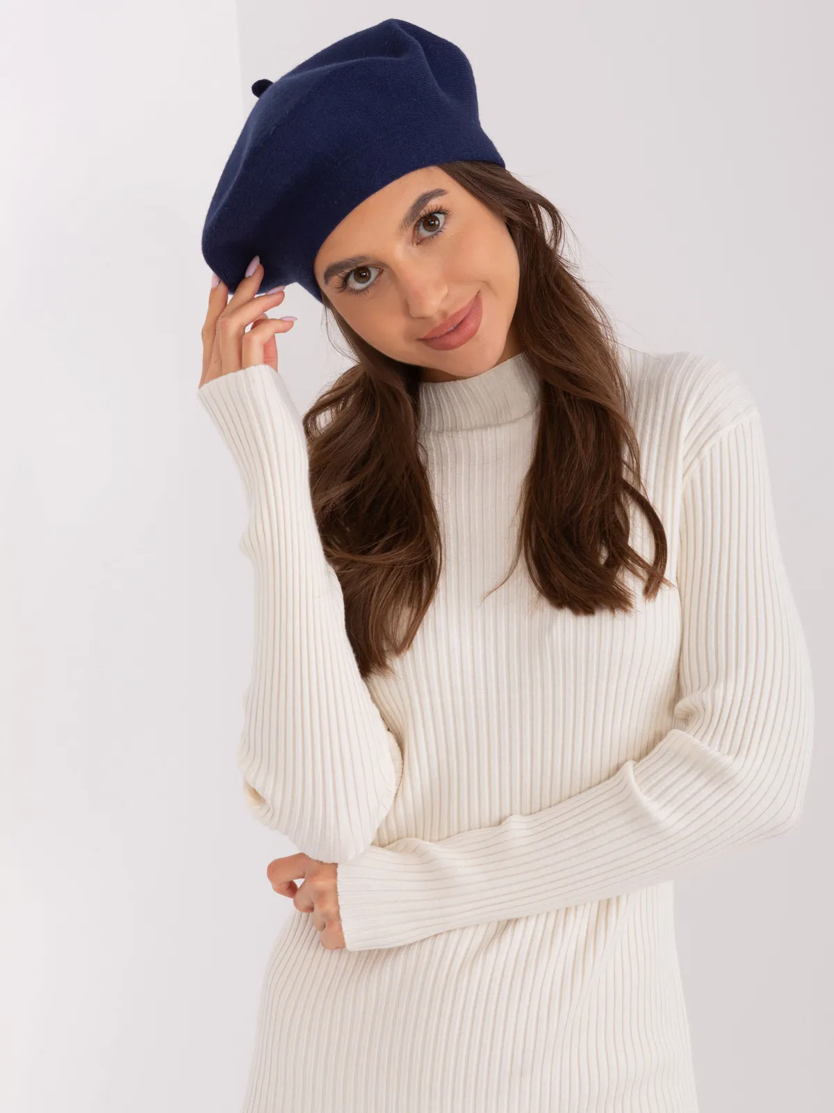Turkusowy beret zimowy damski - zdjęcie 3