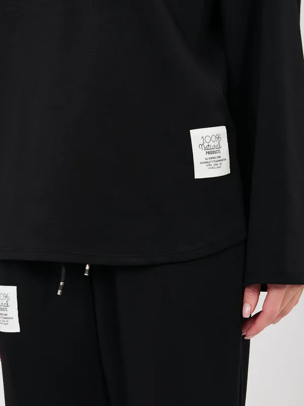 Sportowy komplet oversize z naszywką i ściągaczami