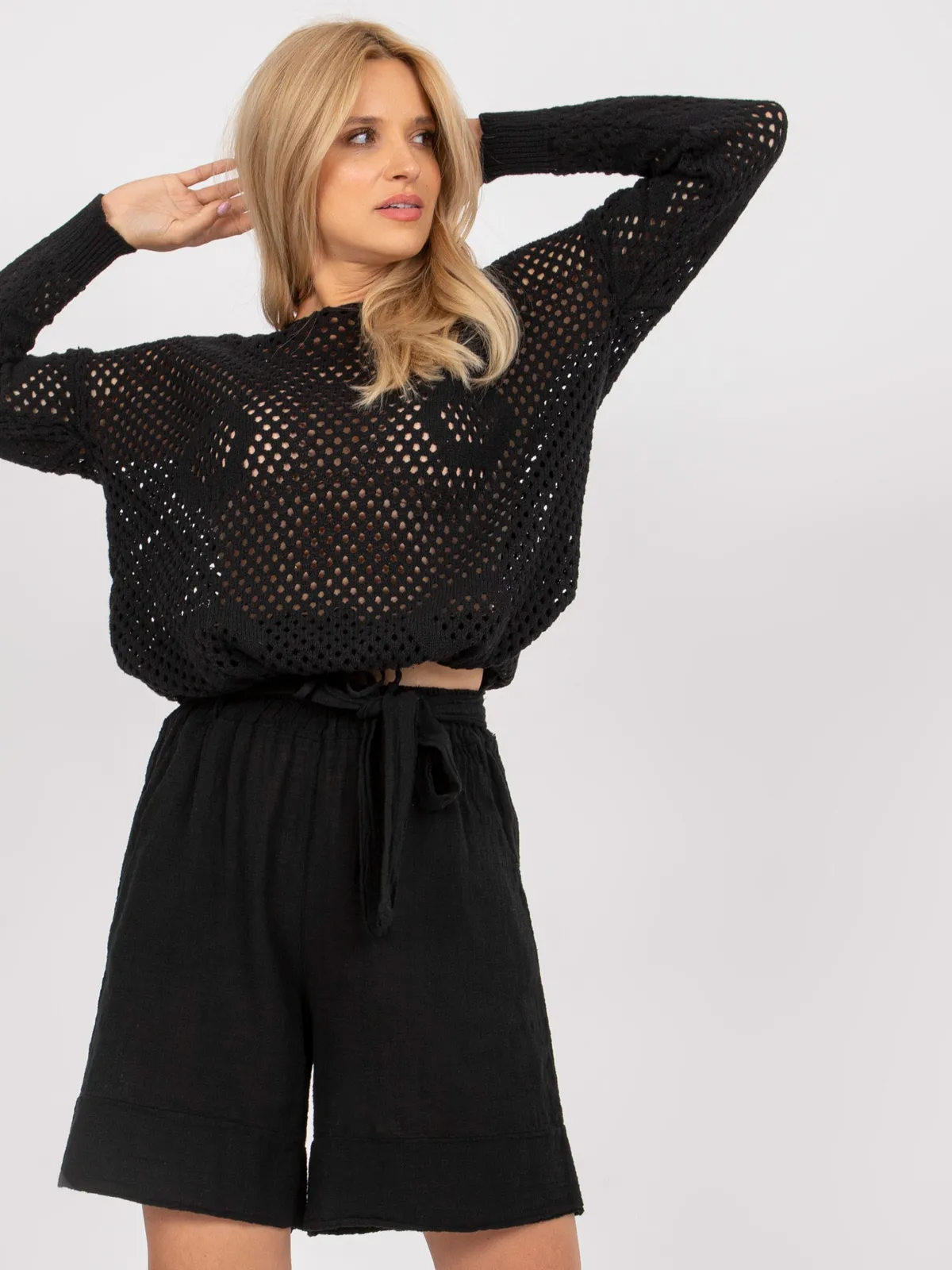 Luźne szorty z wiązaniem w talii - zdjęcie 1