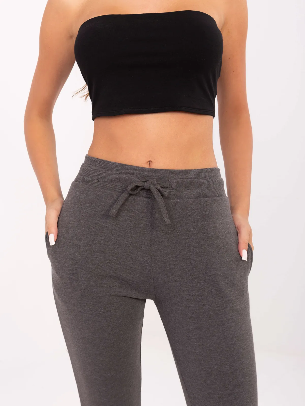 Dopasowane spodnie dresowe z wysokim stanem - zdjęcie 1