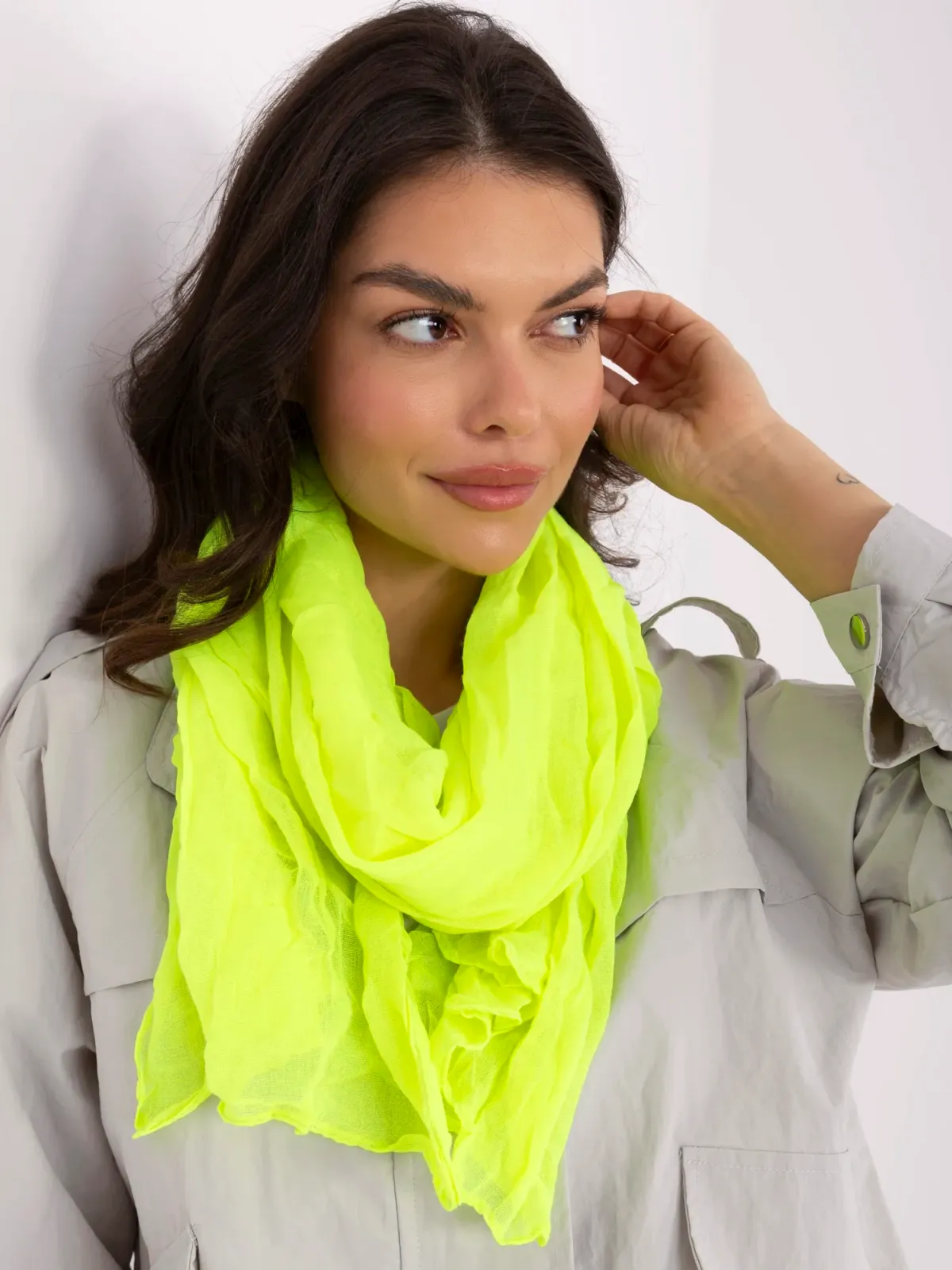 Lekka chusta typu komin w stylu casualowym - zdjęcie 1