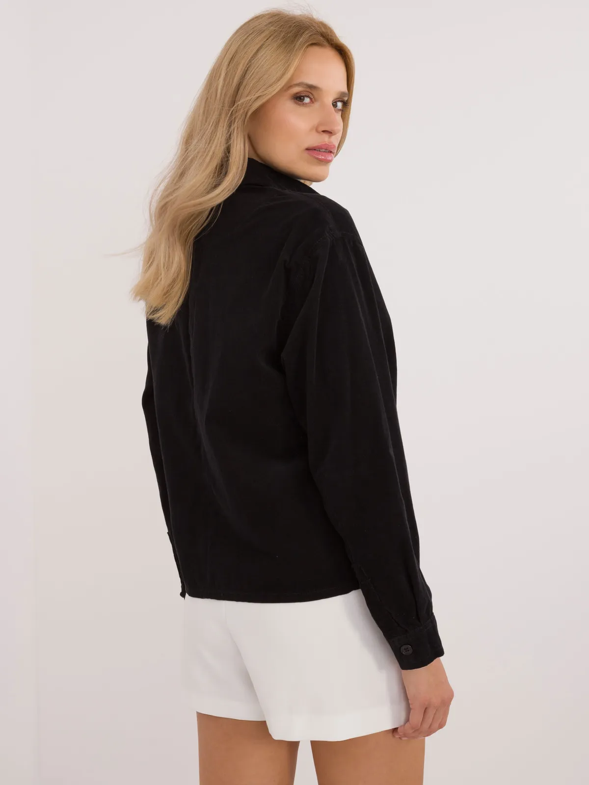 Koszula oversize o kroju casualowym - zdjęcie 2