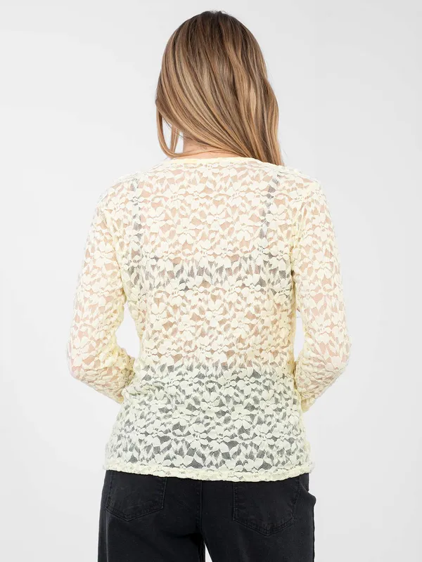 Koronkowa bluzka z falbaną o kroju slim