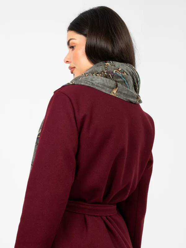 Klasyczny szal z motywem łańcuchów w stylu retro