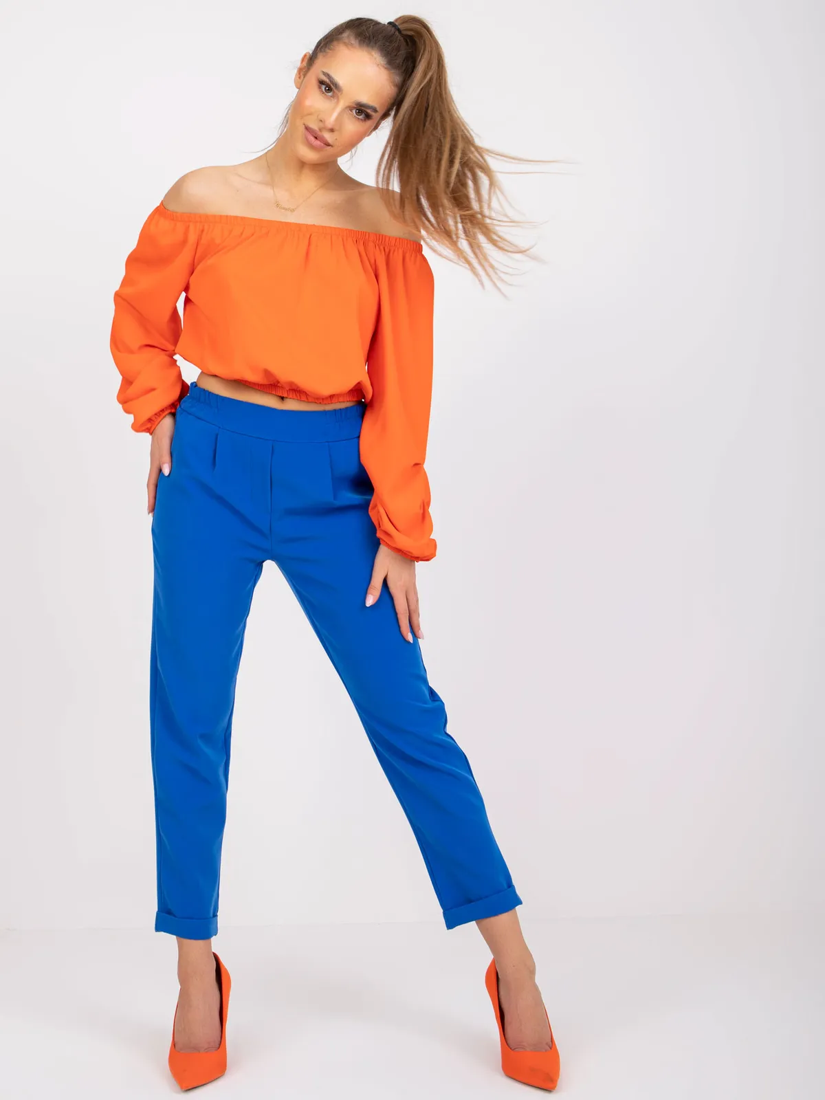 Klasyczne cygaretki z podwiniętymi nogawkami i kantem - zdjęcie 1