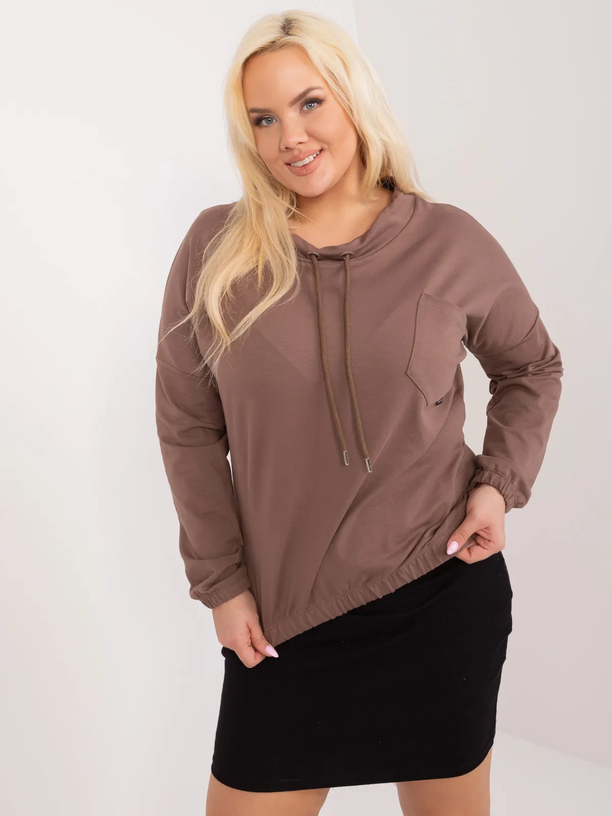 Bluza typu oversize z kieszenią i wiązaniem - zdjęcie 1