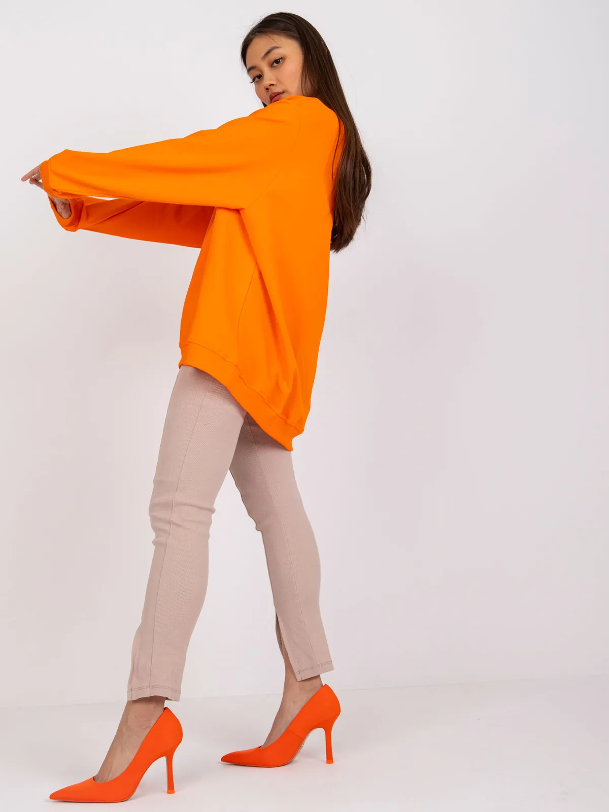 Fuksjowa bawełniana bluza basic - zdjęcie 5