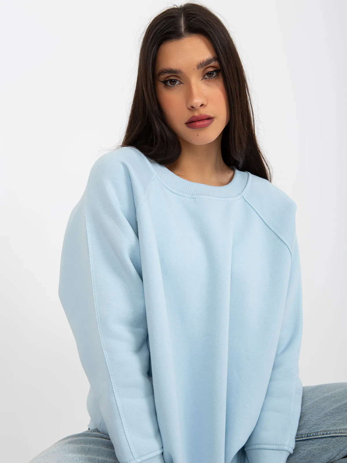 Jasnoniebieska dresowa bluza basic bez kaptura - zdjęcie 4