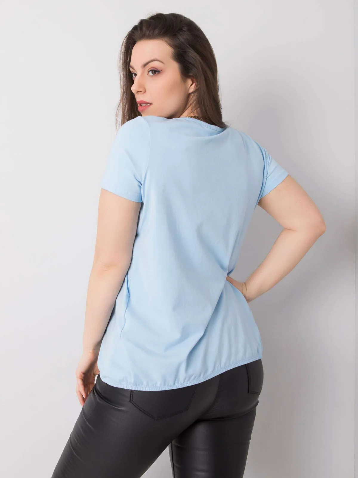 Jasnoniebieska bawełniana bluzka plus size - zdjęcie 3
