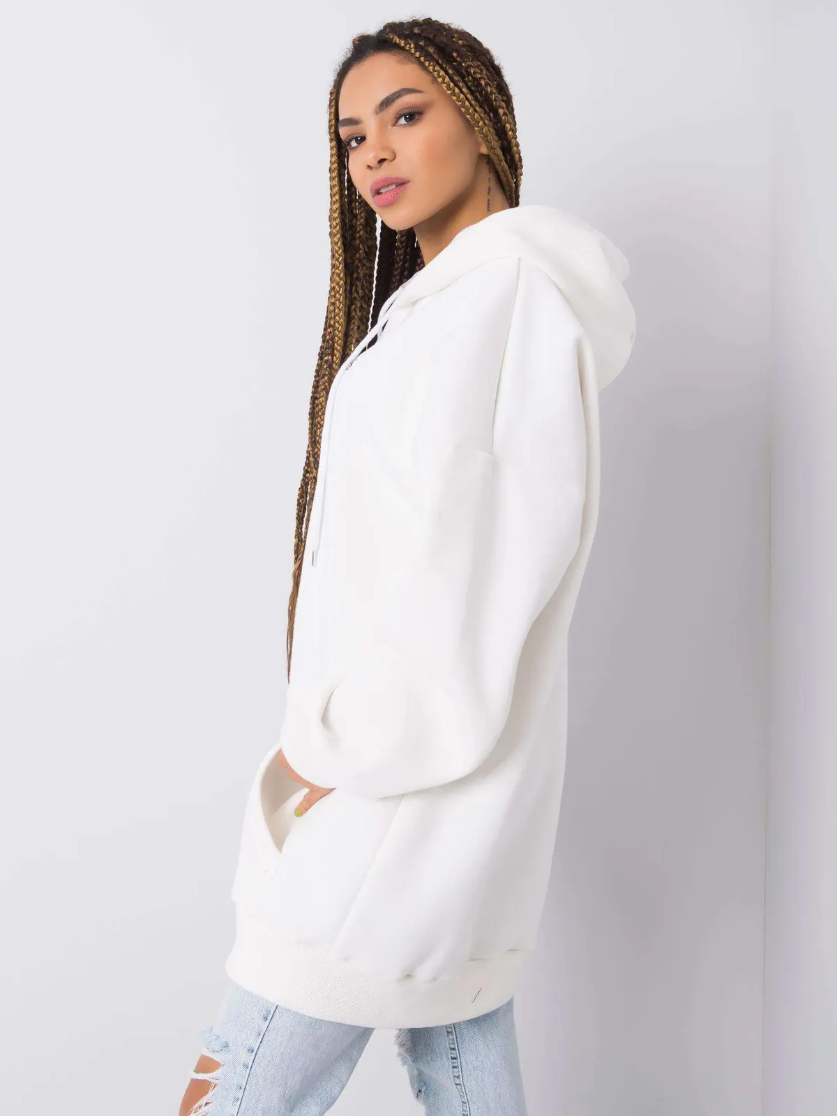 RUE PARIS Ecru bluza kangurka z kapturem - zdjęcie 3