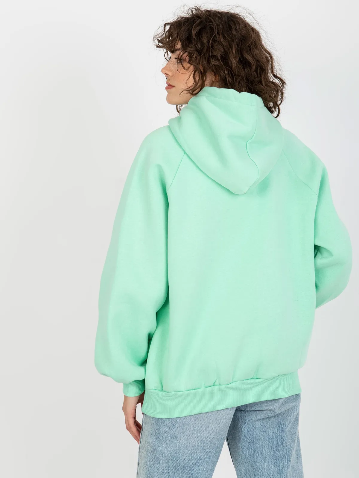 Jasnoróżowa dresowa bluza z nadrukiem oversize - zdjęcie 3