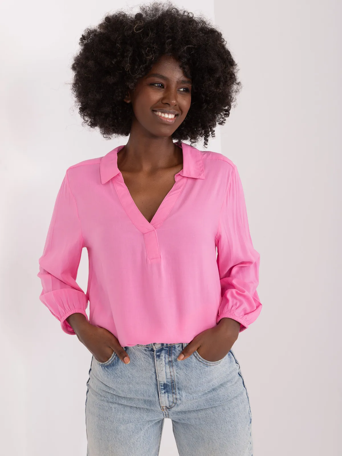 Koszula z kołnierzykiem i głębokim dekoltem V - zdjęcie 1