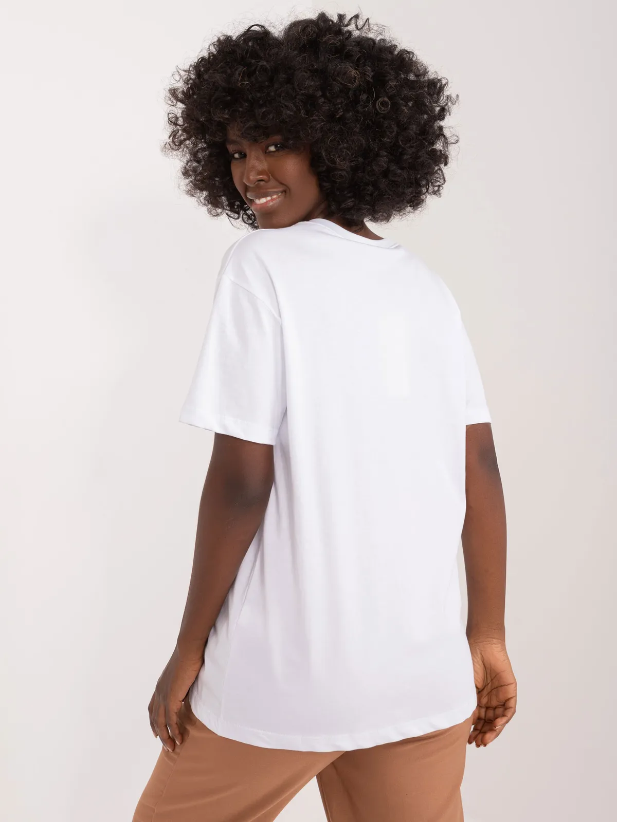 Casualowy T-shirt oversize z ozdobnym nadrukiem graficznym - zdjęcie 1