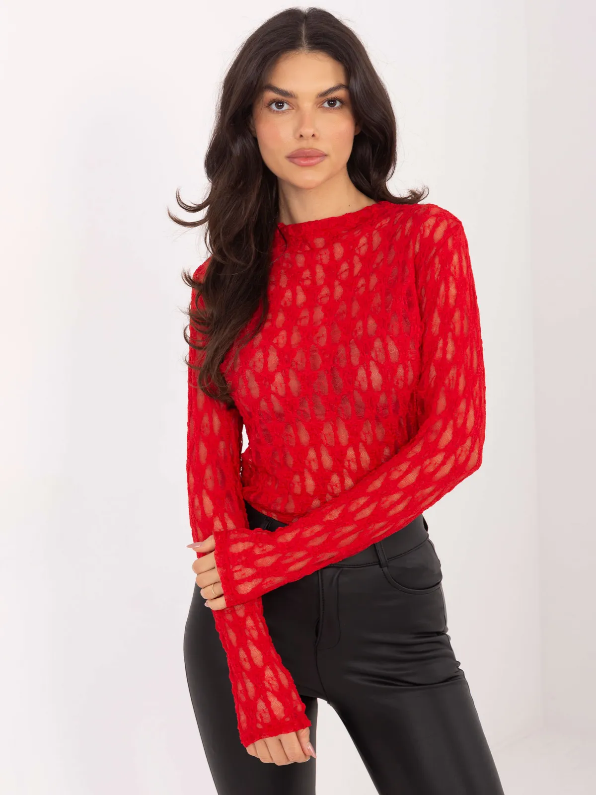 Dopasowana bluzka z ażurowym wzorem i półgolfem - zdjęcie 1