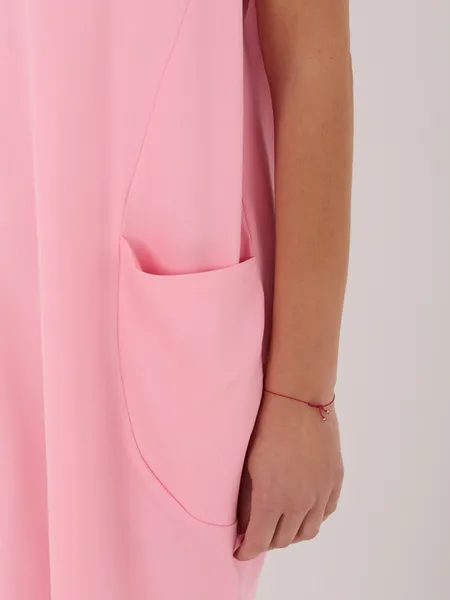 Casualowa sukienka o kroju oversize z kieszeniami