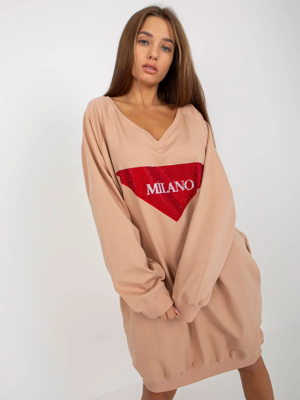 Beżowa długa bluza oversize z aplikacją z dżetów - zdjęcie 3
