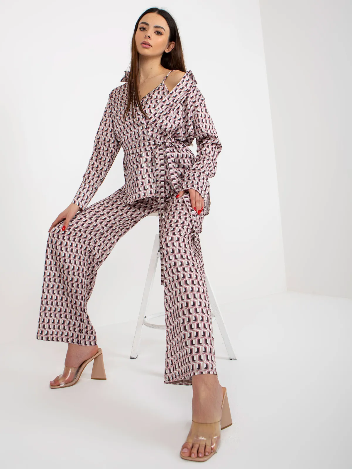 Beżowo-różowy trzyczęściowy komplet elegancki z topem - zdjęcie 4