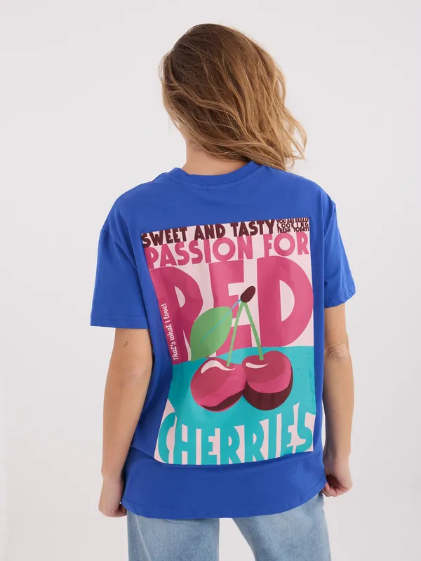 T-shirt oversize z wakacyjnym nadrukiem na plecach - widok 2