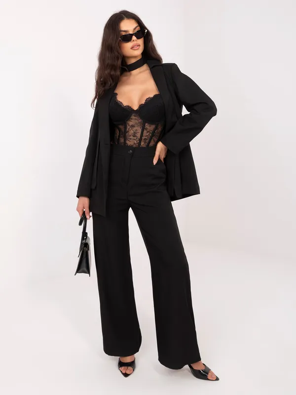 Wizytowa marynarka z paskiem w talii