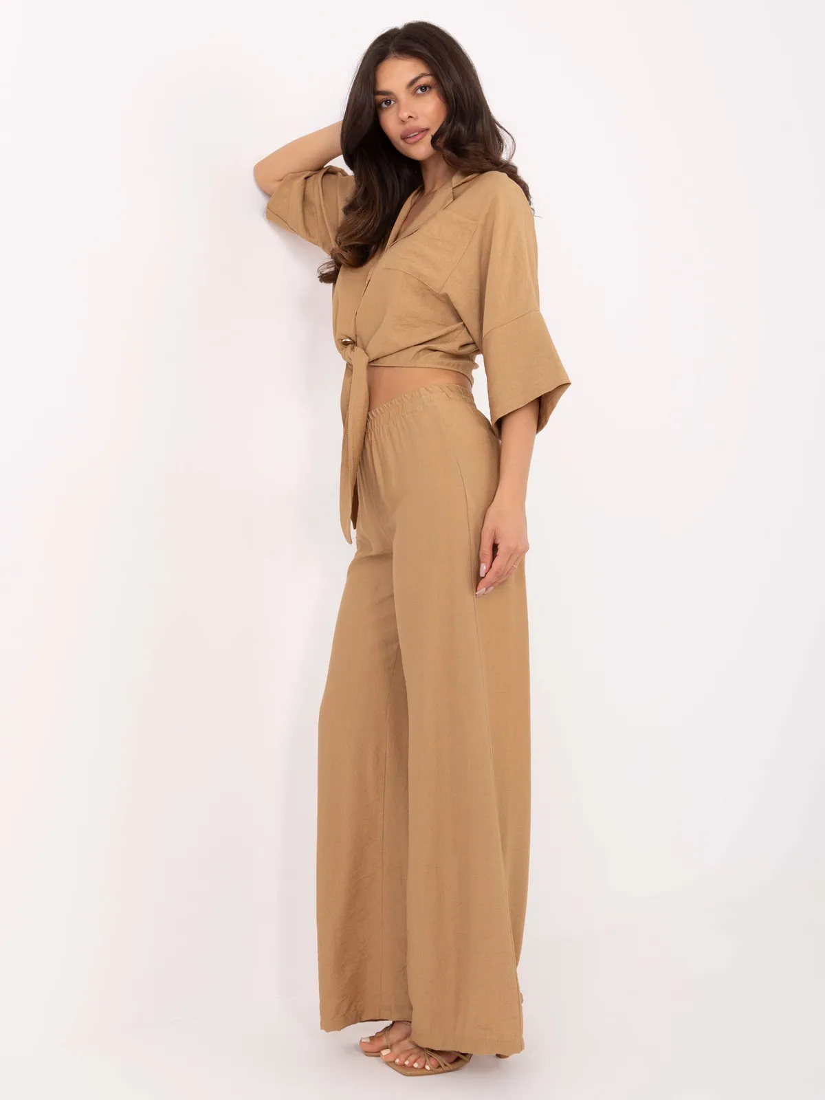 Dwuczęściowy komplet z wiązaną koszulą i spodniami - zdjęcie 1