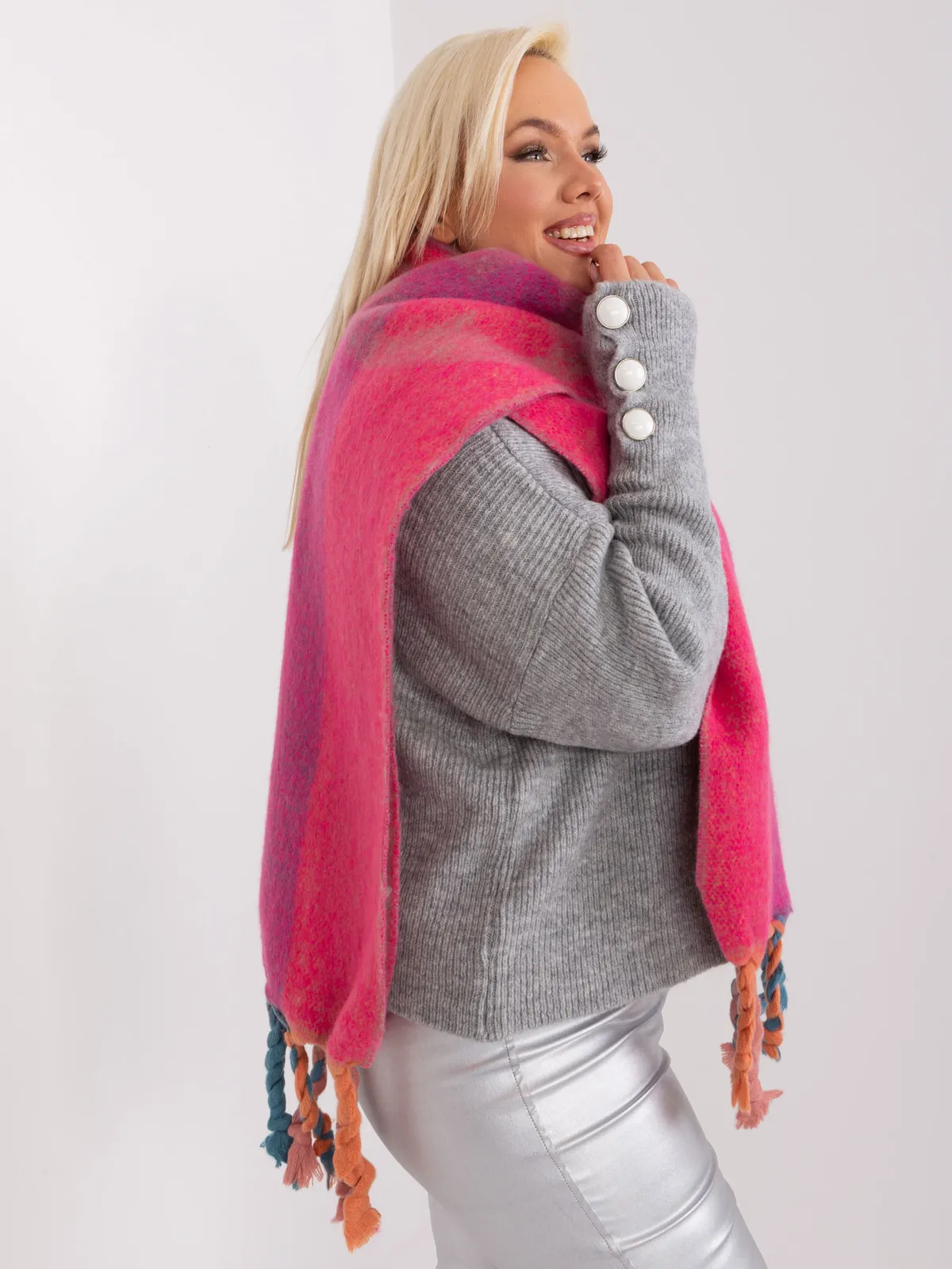 Oversize szal z dekoracyjnymi frędzlami w pasy - zdjęcie 1