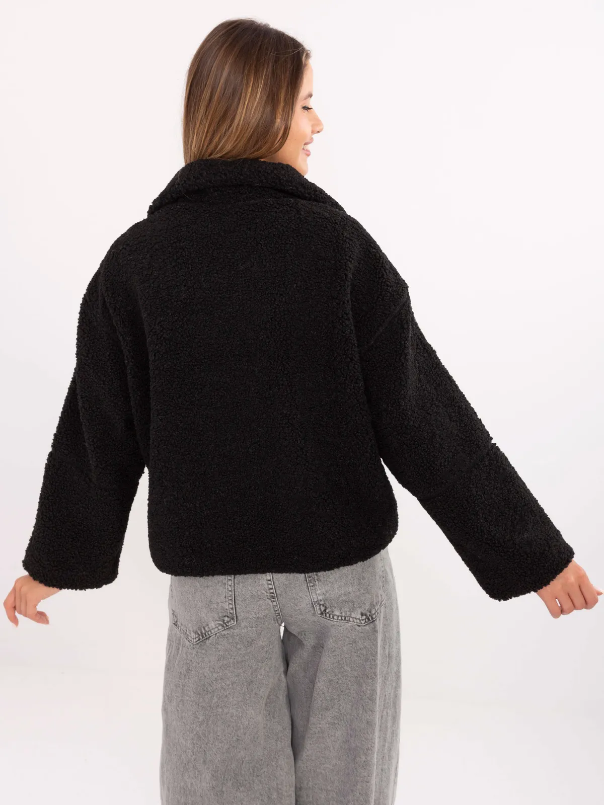 Krótka kurtka typu bomber z wysokim kołnierzem - zdjęcie 1