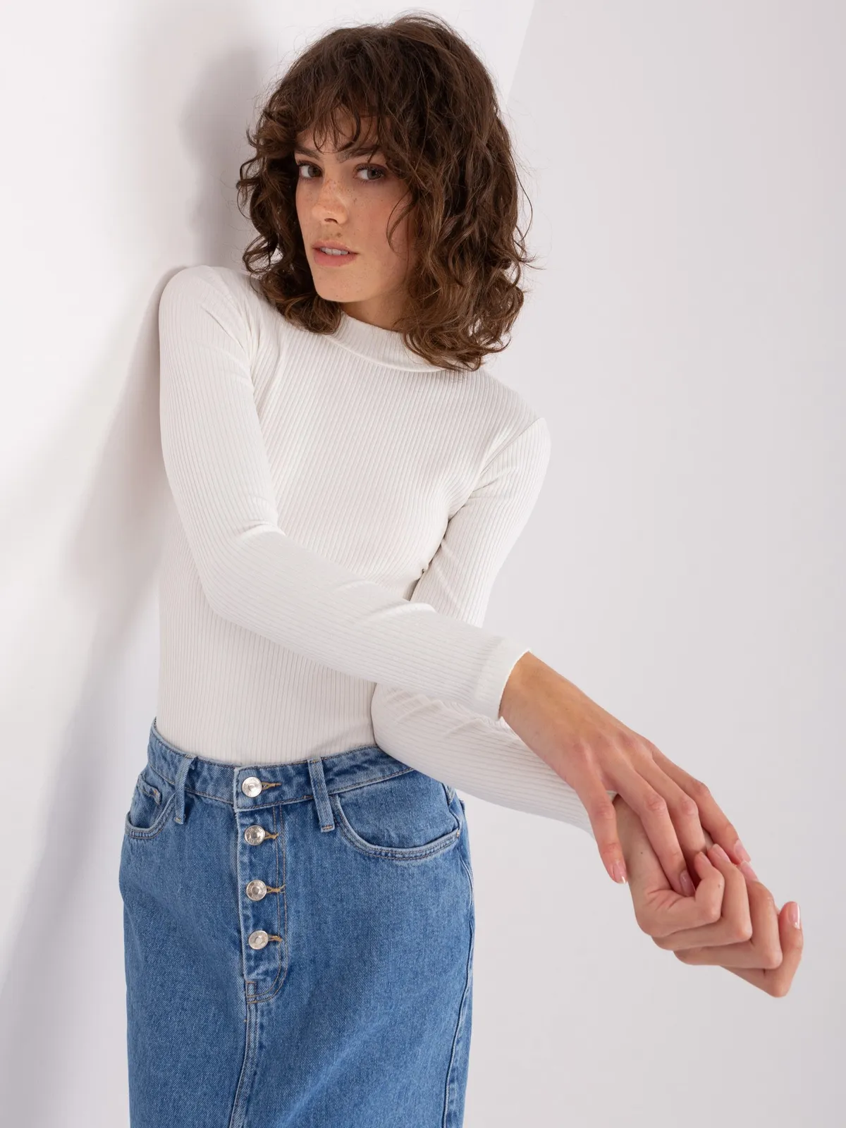 Ecru bluzka basic z półgolfem BASIC FEEL GOOD - zdjęcie 1