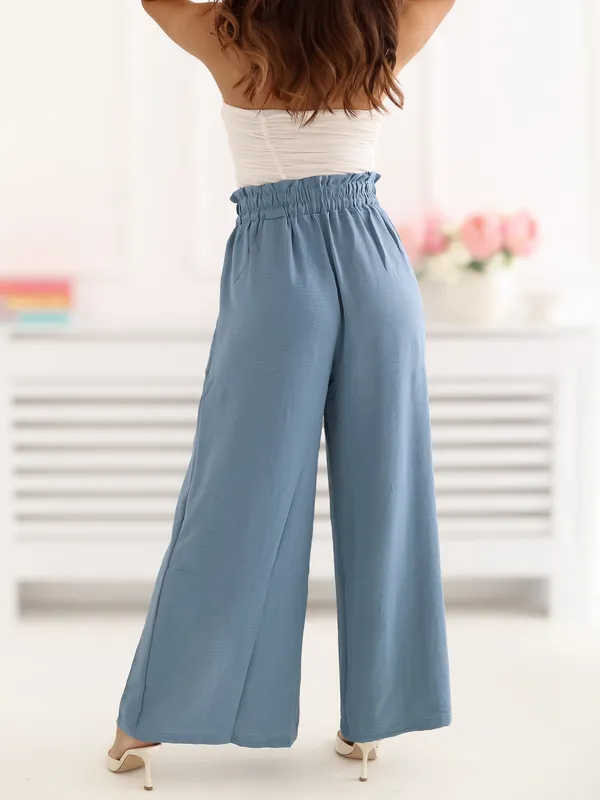 Szerokie spodnie z wysokim stanem i rozcięciami